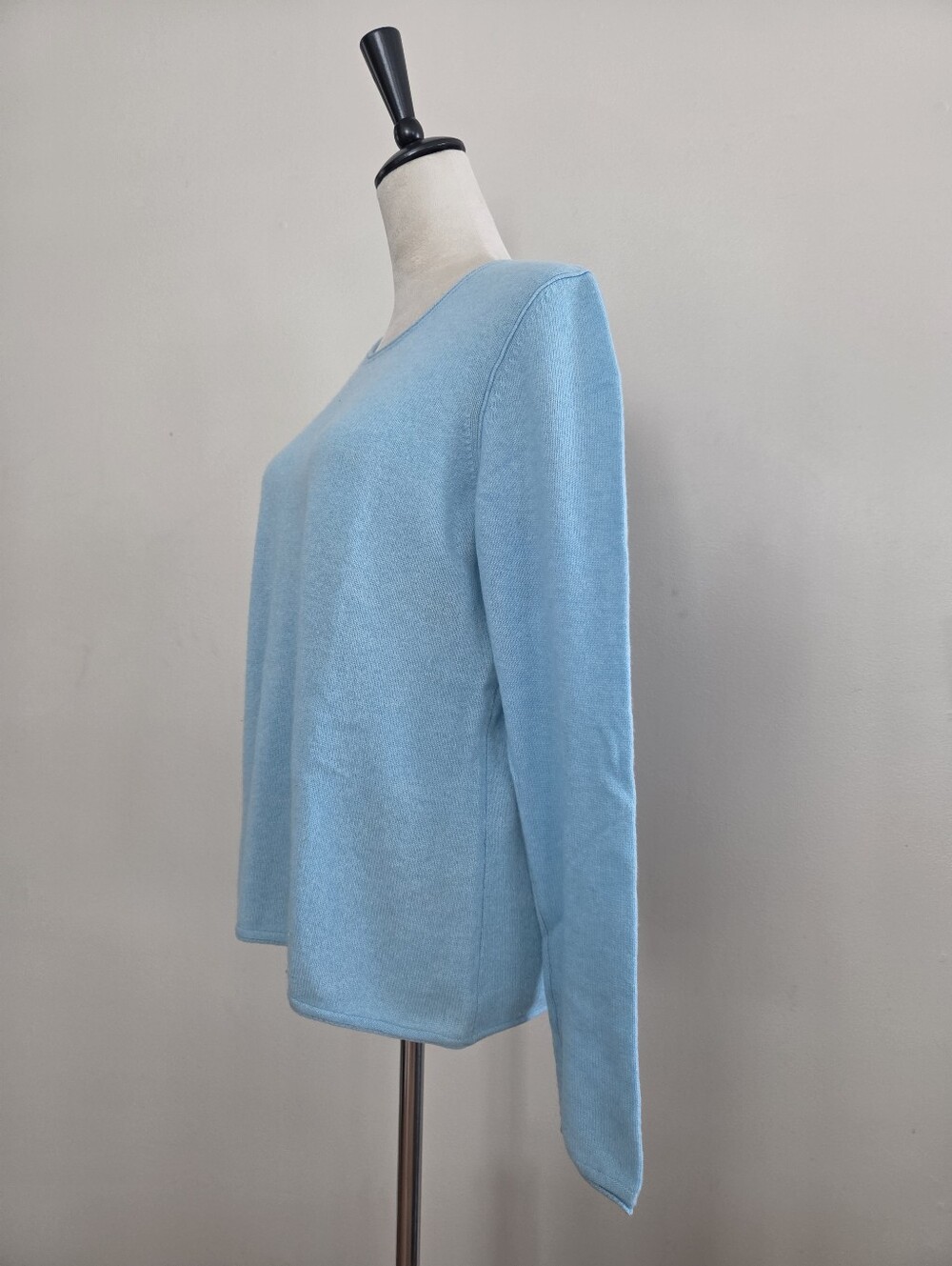 LL Bean Women's Light Blue Crewneck Cashmere Sweater - Picture 2 of 7